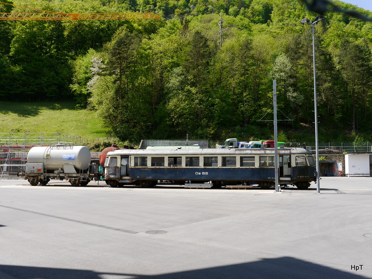 ex OeBB ex BLS - Triebwagen Be 2/4 201 im Übungsareal der Feuerwehr in Klus am 28.04.2018