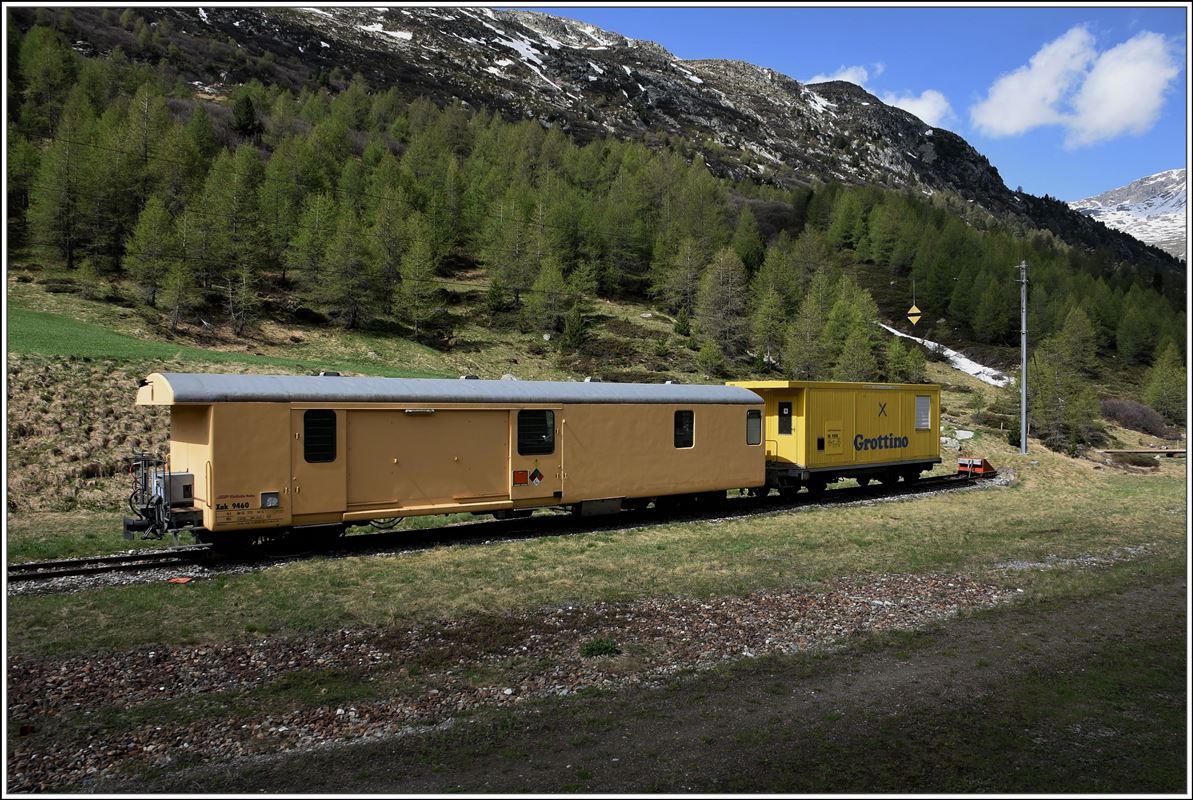 ex postwagen Xak9460 und Grottino Xk9350 in Bernina Suot. (30.05.2018)