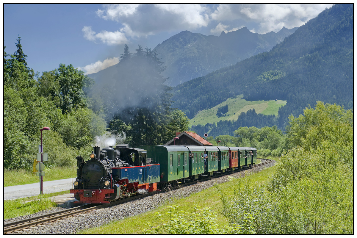 Ex. SKGLB 22 (Aquarius C) mit dem Sommernostalgiezug 3390 von Zell am See nach Krimml bei der Durchfahrt in Rosental am 20.6.2018.