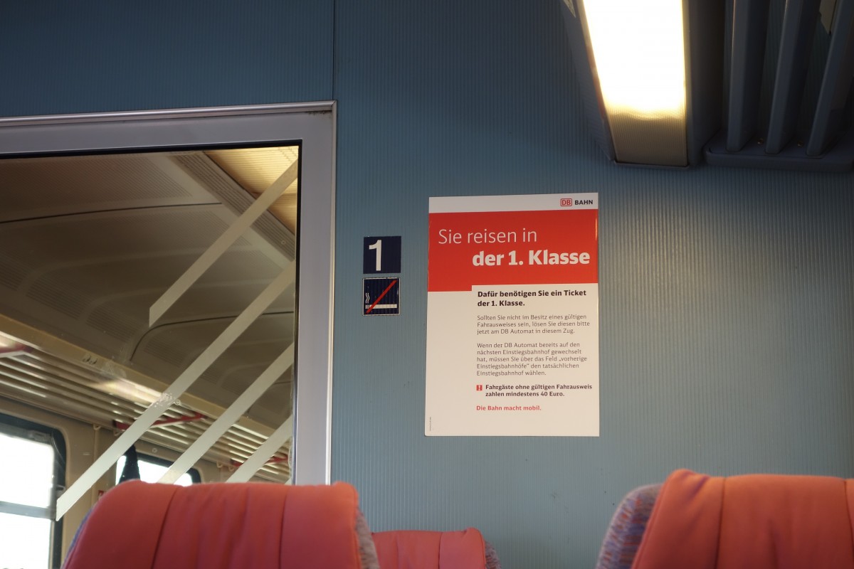 Extra-Hinweis zur 1.Wagenklasse im RE6 (RE 92356) von Kleeth nach Lübeck Hbf. Februar 2015.