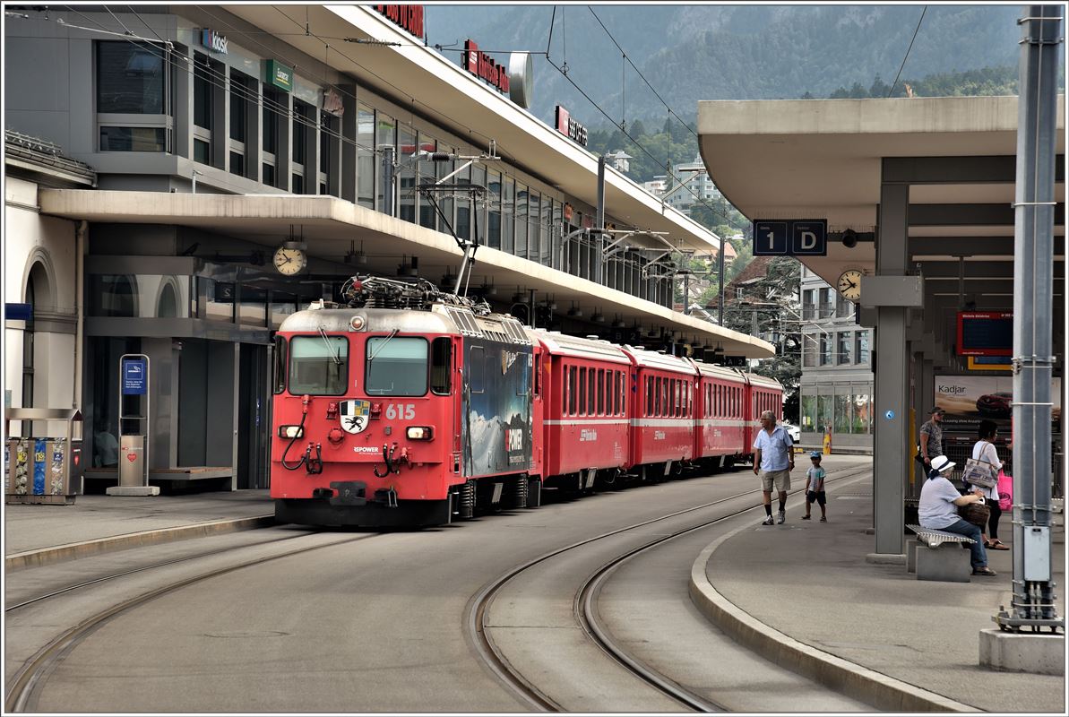 Extrazug für Stadler Altenrhein nach Arosa mit Ge 4/4 II 615  Klosters  in Chur. (23.06.2017)