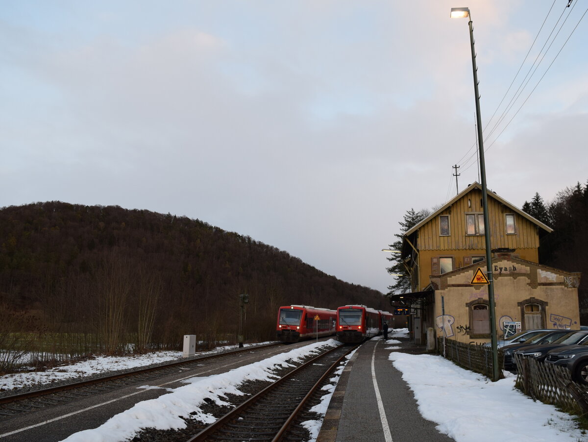 Eyach am 25.01.2021 mit 650 303 als RB in Richtung Horb und 650 310 als RB in Richtung Tübingen