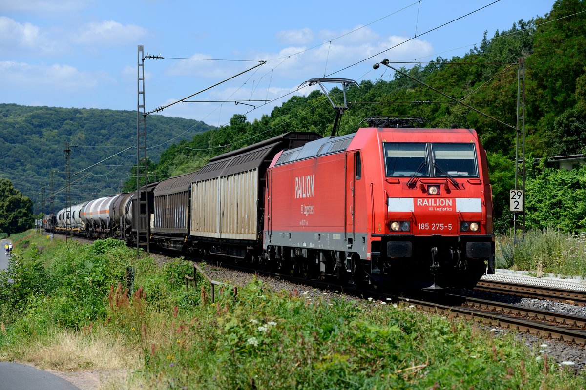 EZ 51385 von Gremberg nach München Nord wurde am 20. Juli von 185 275 befördert, aufgenommen bei Gambach.