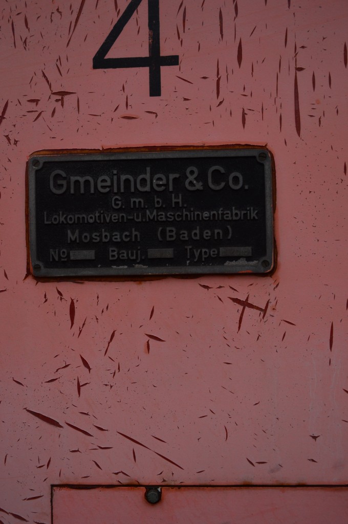 Fabrikschild einer 1976 bei Gmeinder in Mosbach gebauten Rangierlok. Es gehört zu einer D 25 B die unter der Fariknummer 5547 gebaut wurde. Mosbach den 29.11.2015