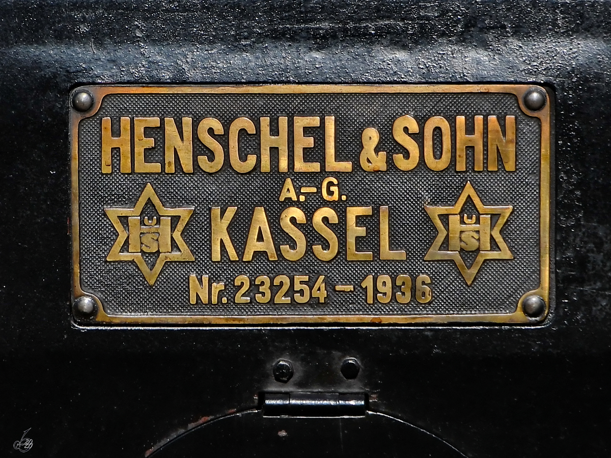 Fabrikschild an der Dampflokomotive 01 202. (Stuttgart, September 2019)