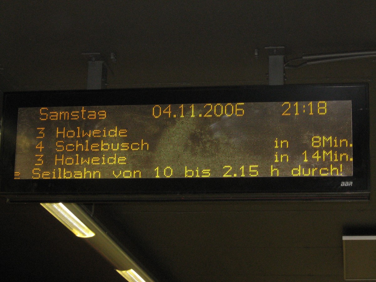 Fahrgastinformationstafel an der U-Bahnstation  Neumarkt  in Kln.
