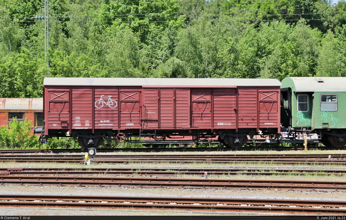 Fahrradwagen  Gbs 83 065  (49 80 1200 244-6 D-NESA) auf dem Gelände der Eisenbahnfreunde Zollernbahn e.V. im Bahnhof Rottweil.
Aufgenommen von Bahnsteig 4/5.

🧰 Eisenbahn-Betriebsgesellschaft Neckar-Schwarzwald-Alb mbH (NeSA)
🕓 11.6.2021 | 14:33 Uhr