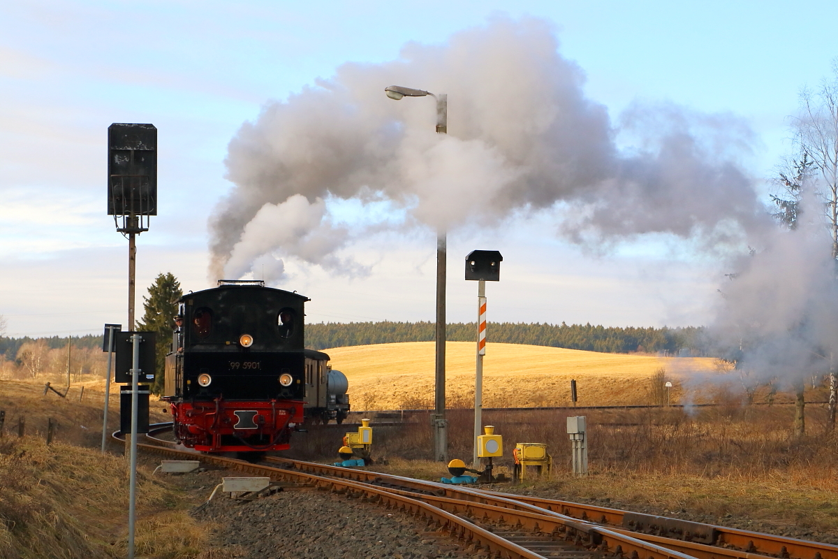 Fahrt von 99 5901 mit IG HSB-Sonder-PmG am Mittag des 26.02.2017 durch die Stieger Wendeschleife. (Bild 5) Nach der Durchfahrt befährt der Zug jetzt kurz das Streckengleis nach Hasselfelde.