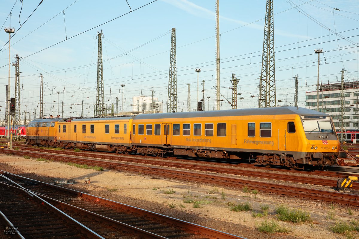 Fahrwegmesszug der DB Netz Instandhaltung in Frankfurt am Main Hbf, August 2020.