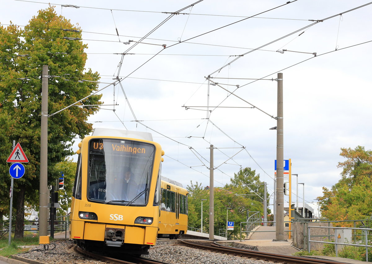 Fahrzeug 3518 als U3 Plieningen-Vaihingen Bf am 27.09.2020 beim Verlassen der Haltestelle Jurastraße. 