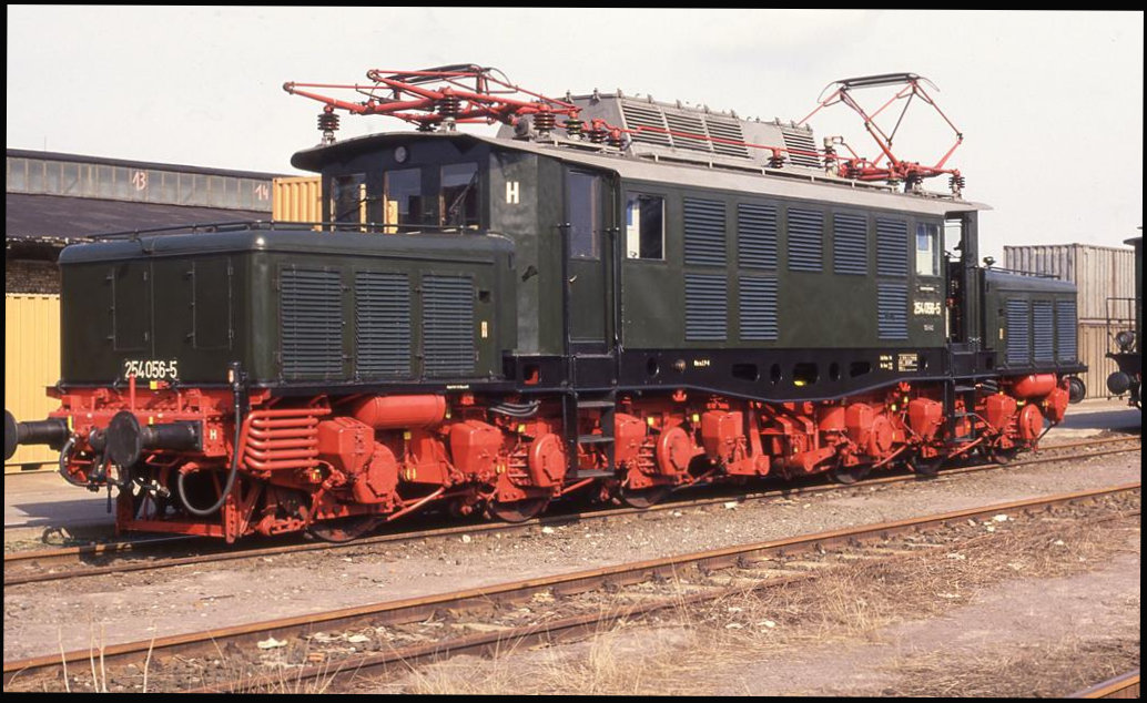 Fahrzeug Schau im Gbf Halle am 26.4.1992: DR 254056