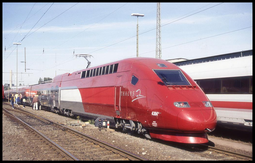 Fahrzeugausstellung am 21.9.1997 in Aachen West anläßlich des Tag des Lokführers:
Thalys 4304