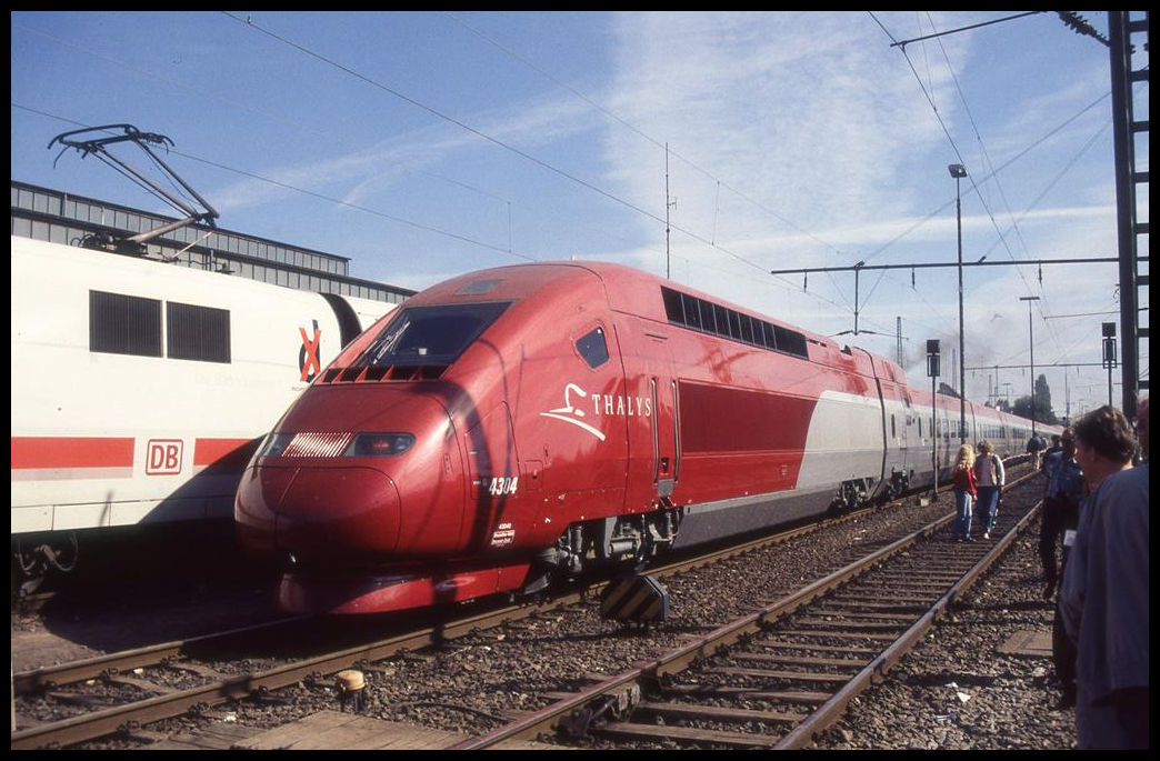 Fahrzeugausstellung am 21.9.1997 in Aachen West anläßlich des Tag des Lokführers:
SNCB Thalys 4304