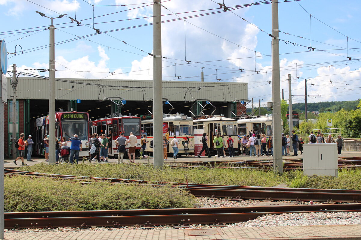 Fahrzeugausstellung der EVAG Erfurt am 25.05.2024 beim Tag der offenen Tür auf dem Betriebshof am Urbicher Kreuz.