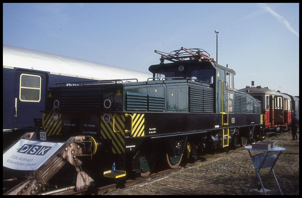 Fahrzeugausstellung im Güterbahnhof Osnabrück am 5.9.2004 mit der Preussag Lok E 102 der Zeche Ibbenbüren.