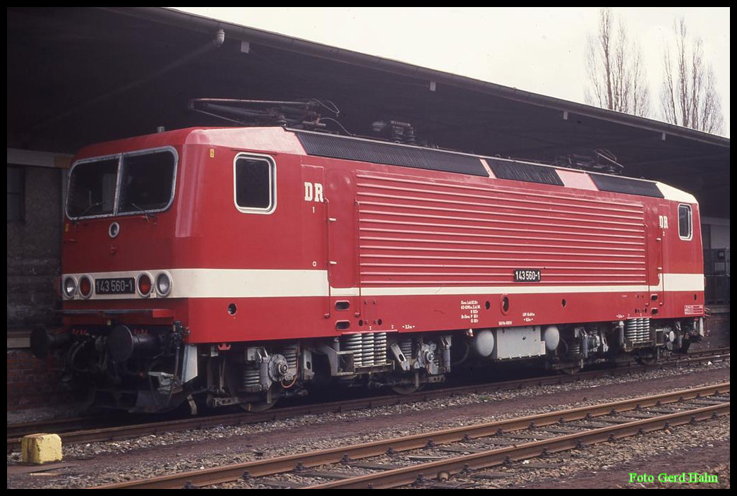 Fahrzeugschau am 5.4.1992 im Bahnhof Menden: DR 143560