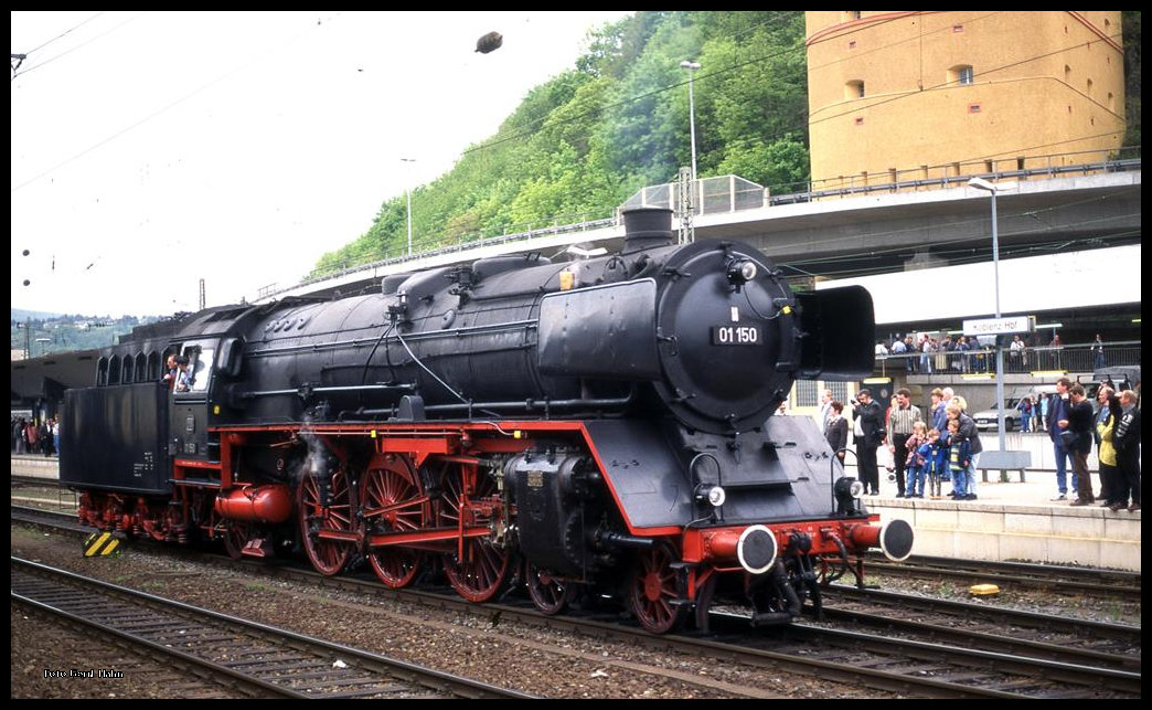 Fahrzeugschau im Bahnhof Koblenz am 12.05.1996: Als Gastlok unter Dampf für Sonderzugfahrten war auch 01150 im Einsatz.