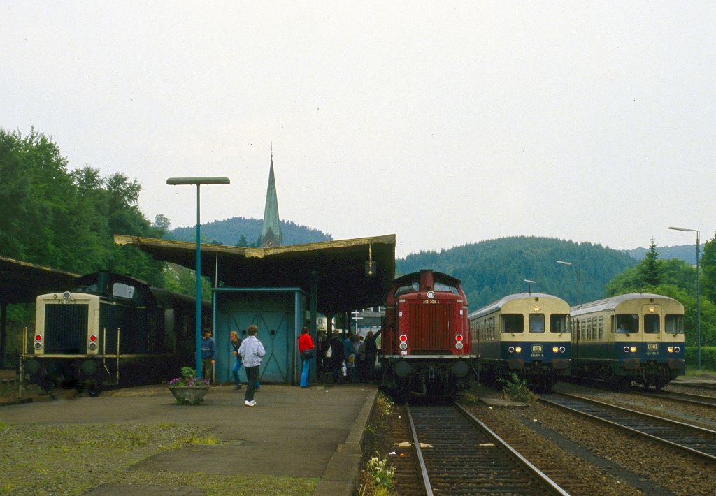 Fahrzeugtreffen in Brügge (W) am 31.05.1986 mit 212 300, 212 308 (vor letzter Fahrt nach Marienheide), sowie 2 x 624.