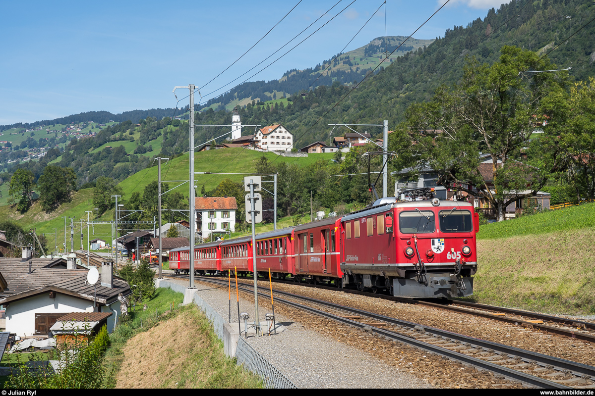 FairFotoFahrt Küblis - Bergün am 11. September 2020. Ge 4/4 I 605 mit Fotozug im Bahnhof Saas.