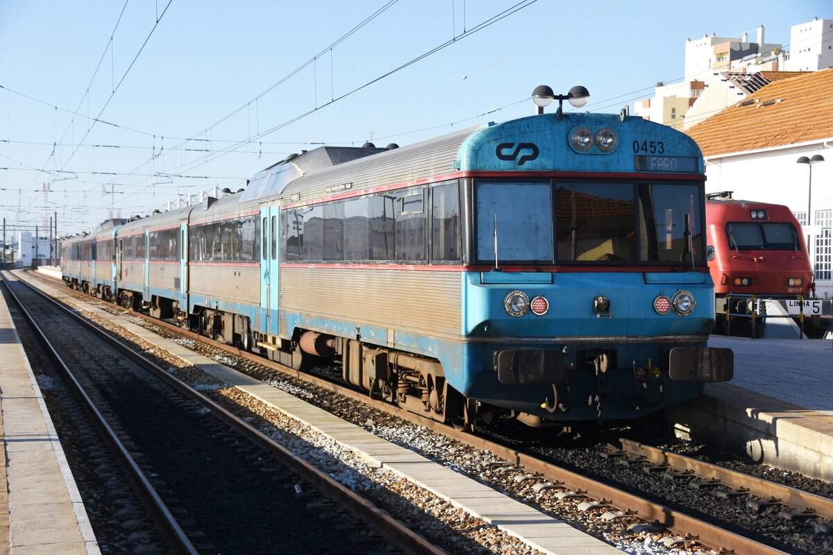 FARO (Distrikt Faro), 07.02.2022, Zug Nr. 0453 als Regionalzug nach Faro im Endbahnhof Faro