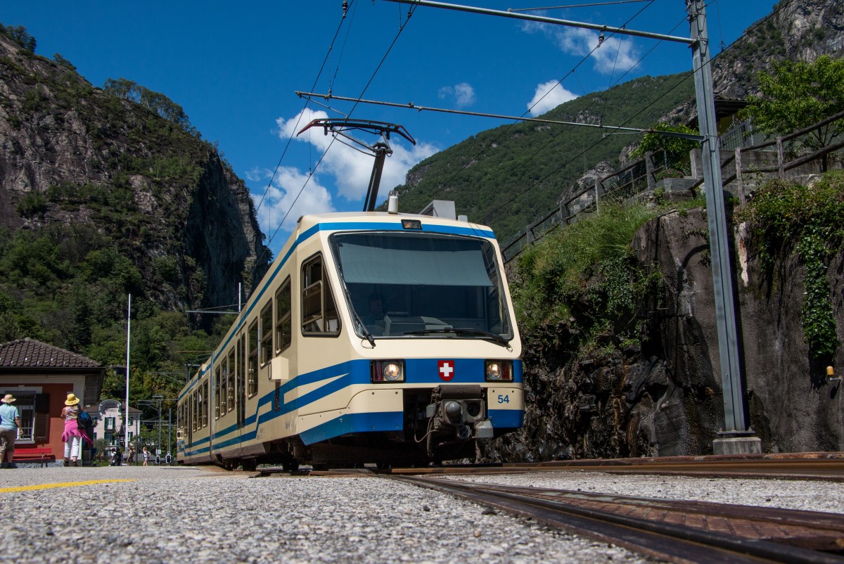 FART ABe 4/6 54 beim Halt in Ponte Brolla. 16.05.2015