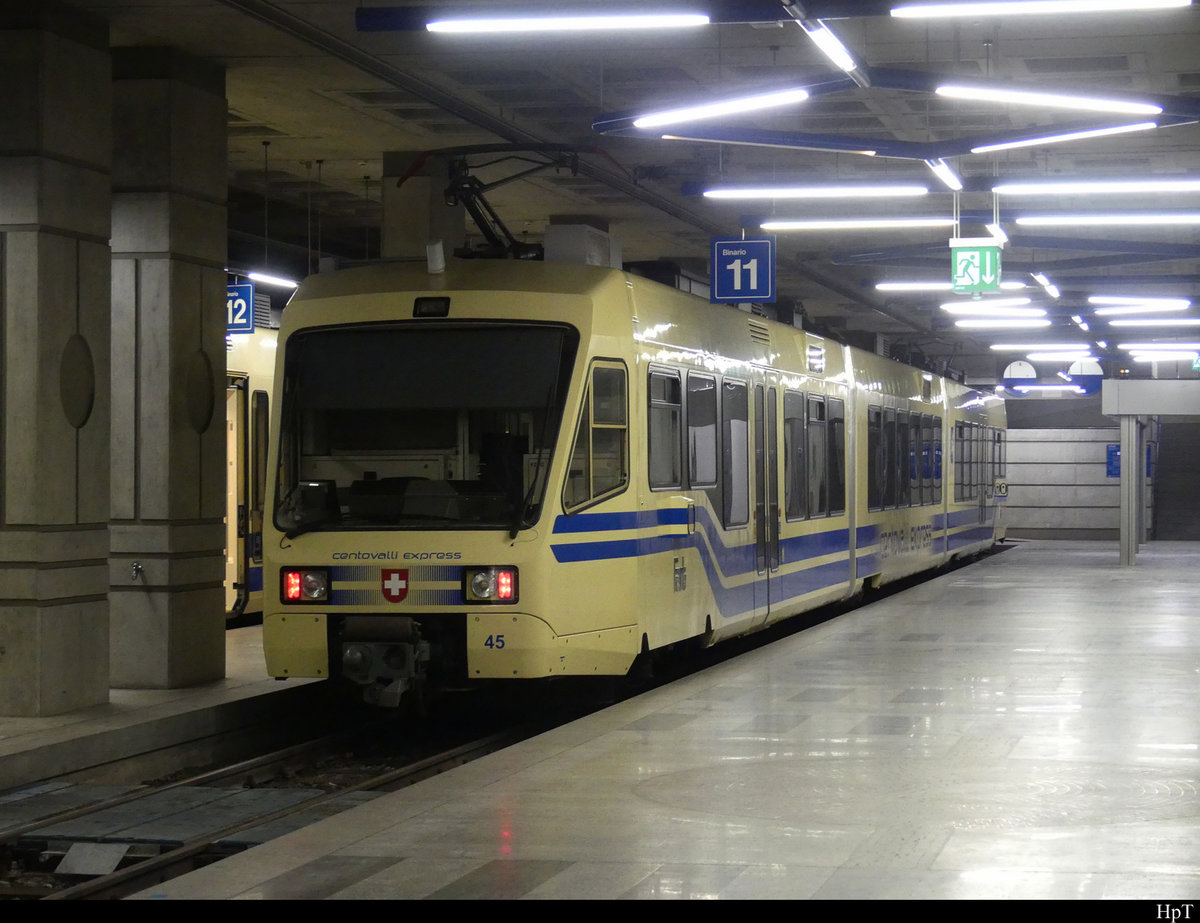 FART - Triebwagen ABe 4/8  45 im Bahnhof von Locarno am 12.02.2021