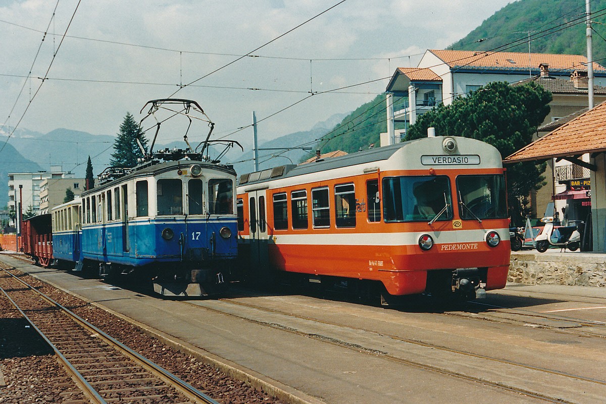 FART/SSIF: Gosser Bahnhof Locarno S. Antonio während dem Bau des neuen unterirdischen FART-Kopfbahnhofs Locarno. Der ABDe 4/4 17 (1923) und der Be 4/8 41 (1979)  PEDEMONTE  warten im Mai 1987 auf dem provisorischen Rangierbahnhof auf ihre nächsten Einsätze. Heute stehen beide Fahrzeuge nicht mehr bei der FART im Einsatz.
Foto: Walter Ruetsch