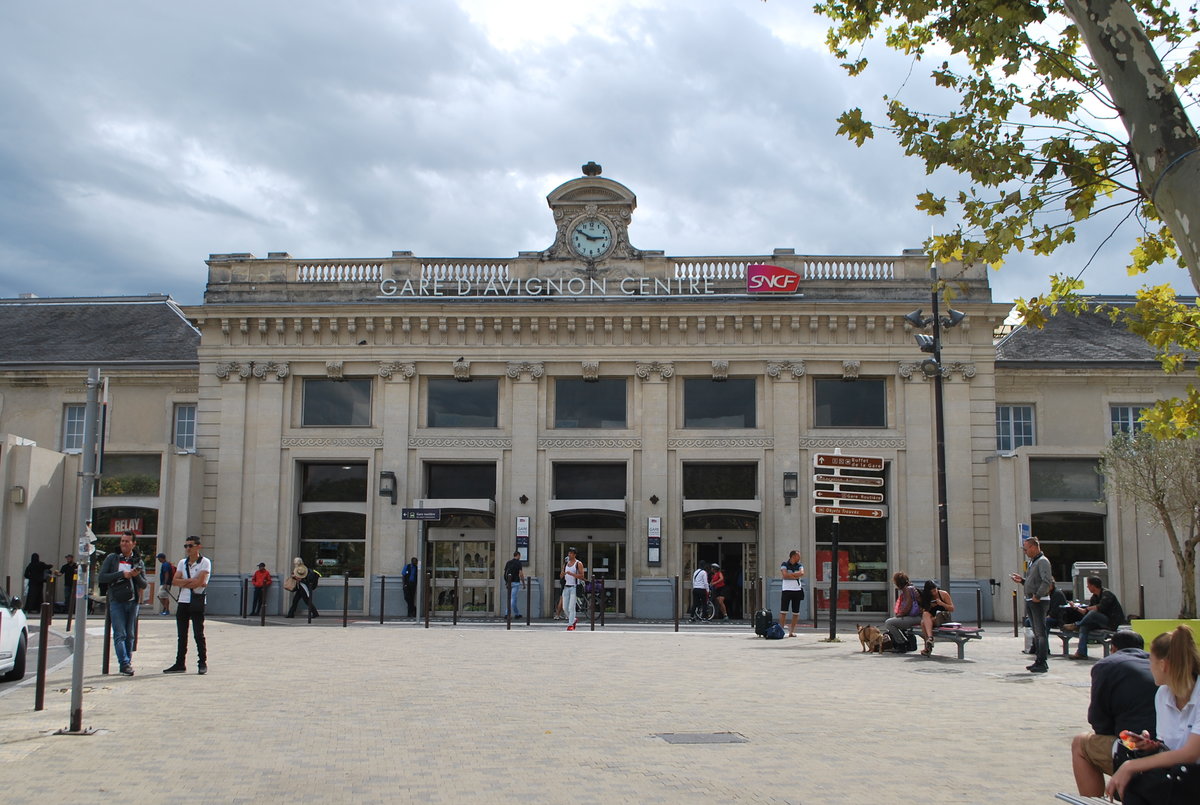 Fassade des Bahnhofsgebäudes Avignon-Centre am 14. September 2017