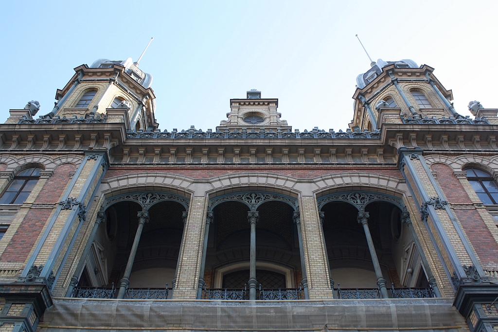Fassadendetail des budapester Bahnhofes Nyugati, aufgenommen am Morgen des 07.September 2013. 

