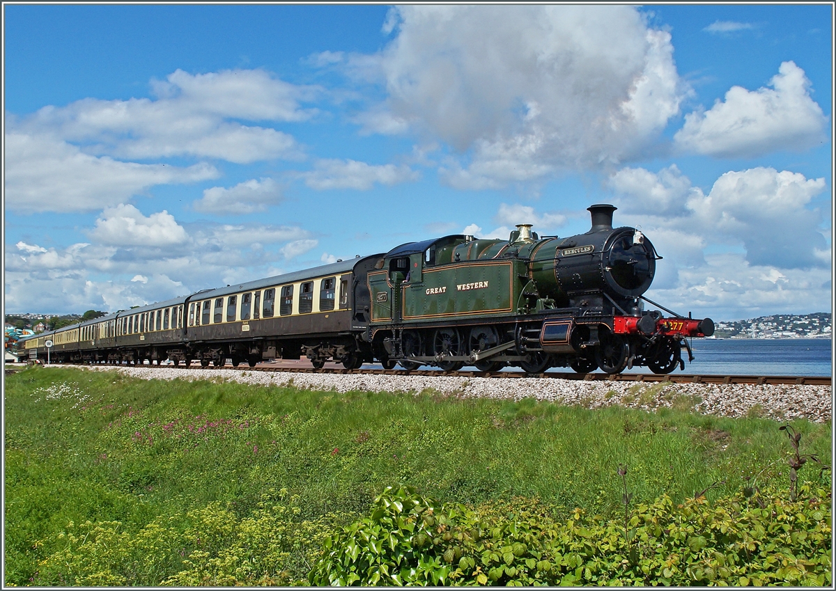Fast so spannend wie ein Agatha Christie Krimi war die Frage Sonne oder Fotowolke, als die die Class 4200 Tender-Dampflok  4277 Hercules  der  Dartmouth Steam Railway  kurz nach Goodrington angedampft kam. 
13. Mai 2014
