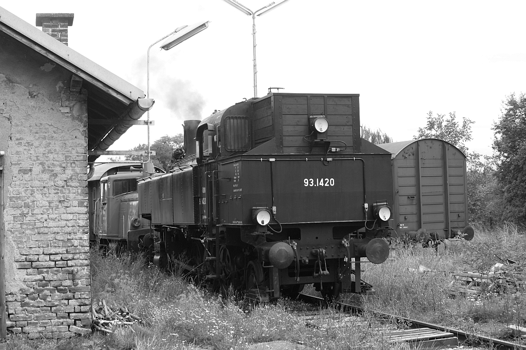 Fast wie in alten Zeiten; NLB 93.1420 am 19.August 2014 in der ehemaligen Zugförderungsstelle Mistelbach.