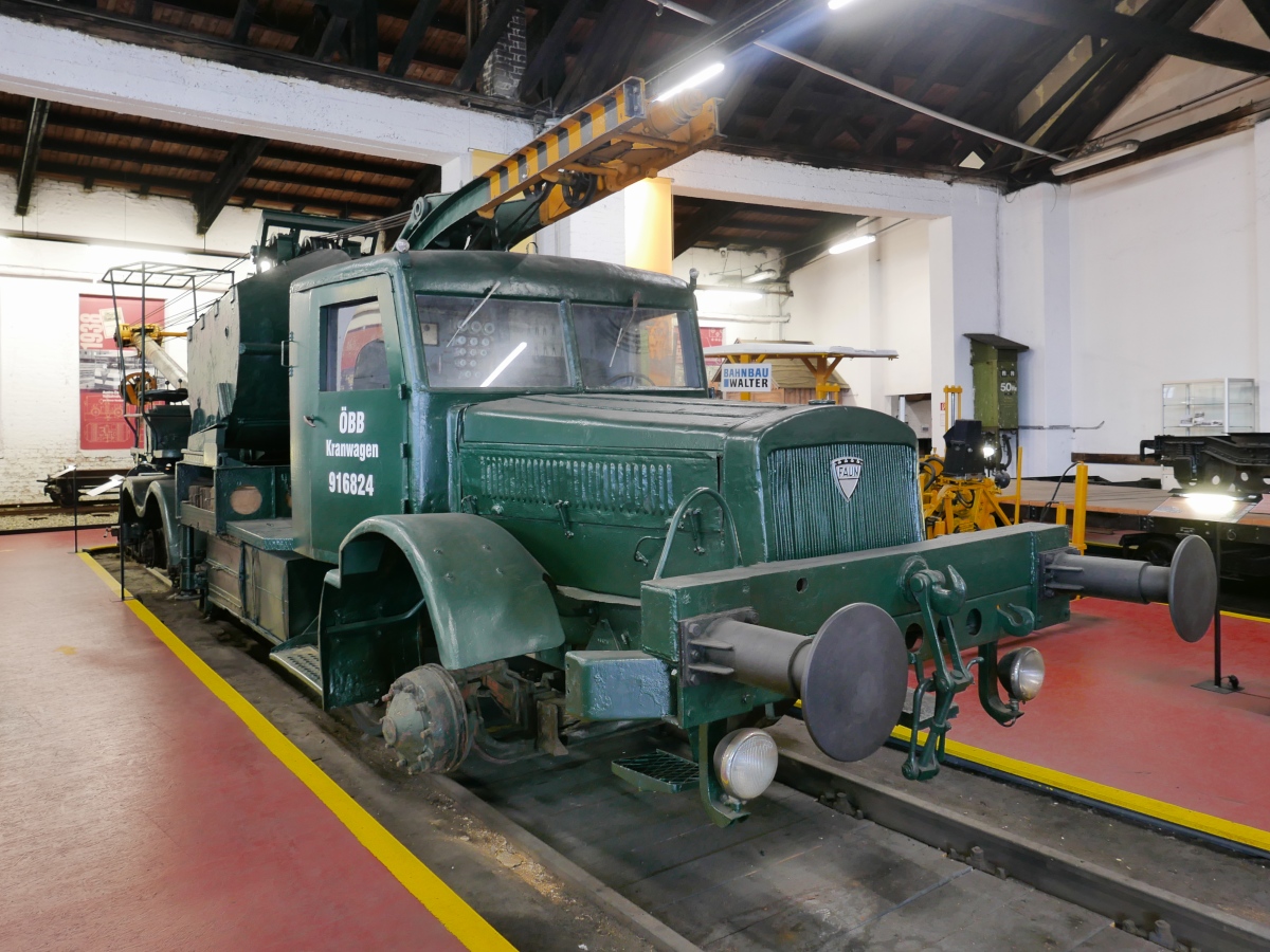 FAUN Kranwagen im Rundlokschuppen des Südbahnmuseums am Bahnhof Mürzzuschlag, 07.07.2019 