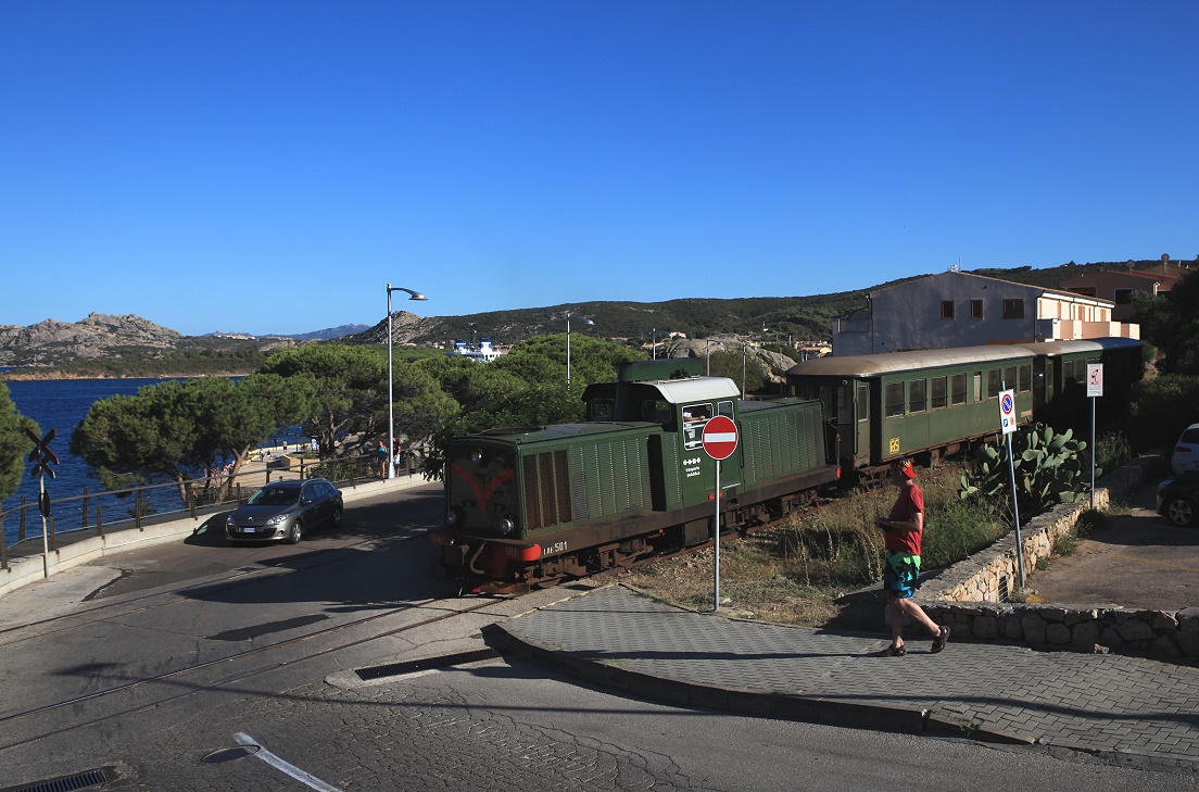 FdS 501 in der Spitzkehre zwischen Palau Marittima und Palau Stadtbahnhof, 02.09.2014.