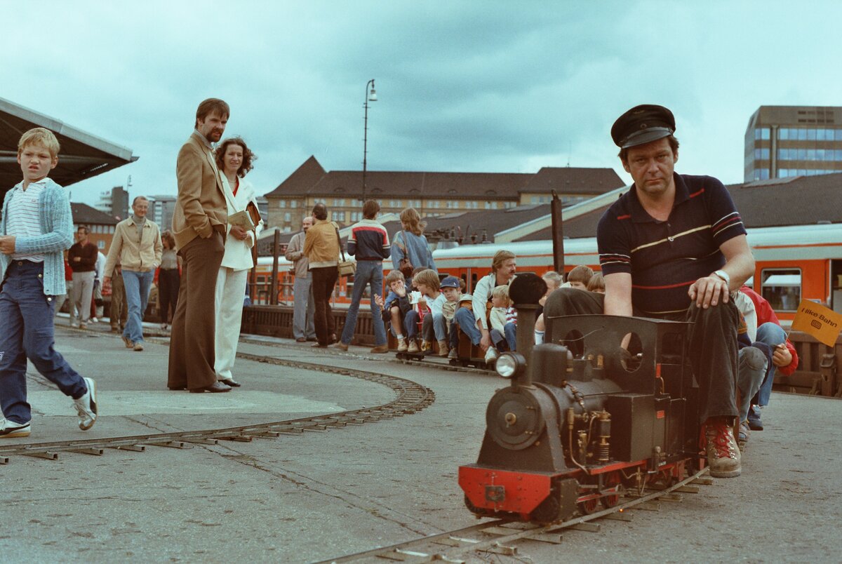 Feier des BDEF auf dem Areal des Stuttgarter Hauptbahnhofs.
Datum: 31.05.1984