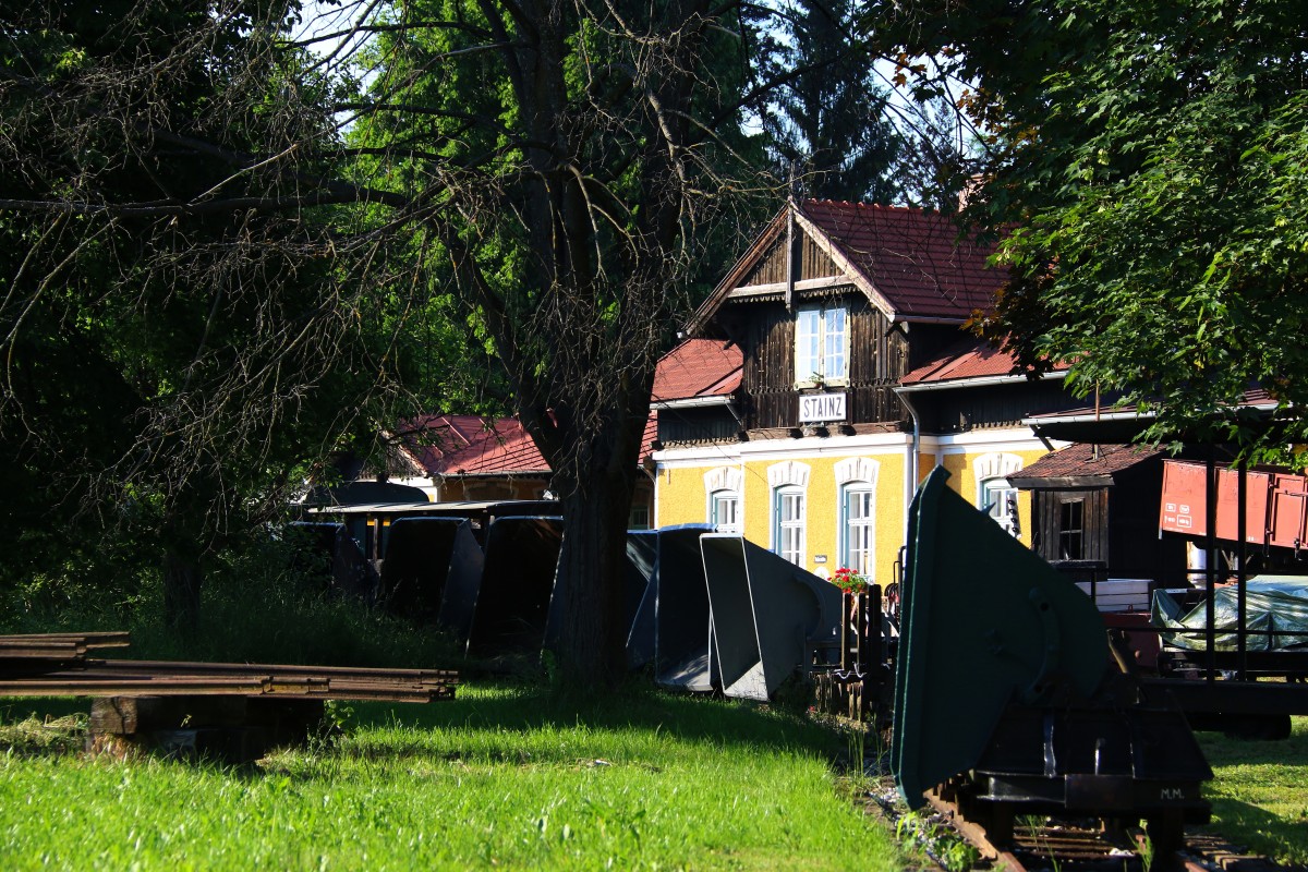 Feldbahn-Loren am Bahnhof Stainz . 5.06.2015
