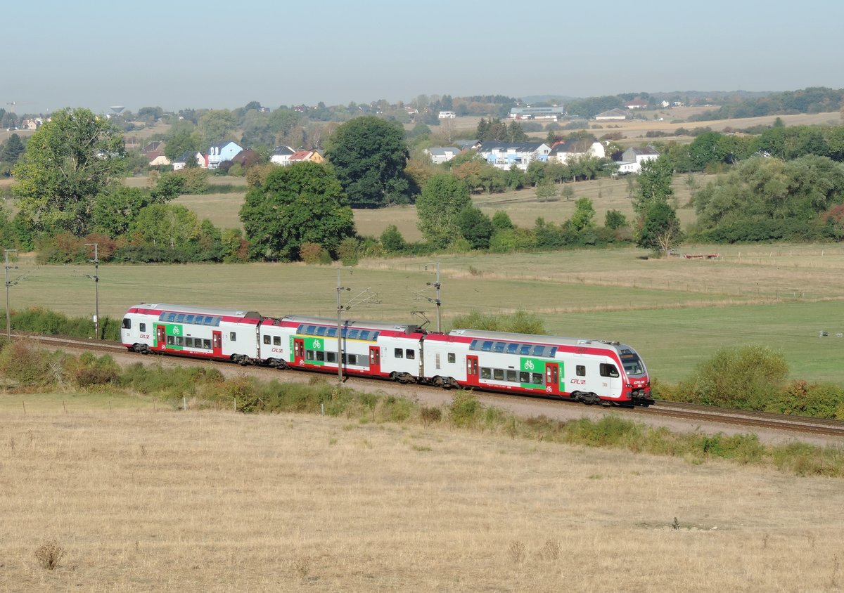 Fennange - 22. September 2020 : Kiss Triebwagen 2306 am RB 6785 Rodange - Luxemburg kurz vor Bettemburg.