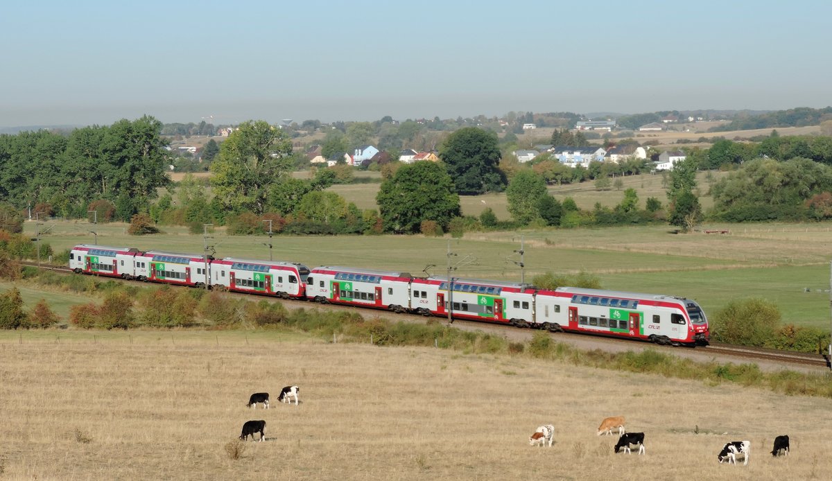 Fennange - 22. September 2020 : Kiss Triebwagen 2315 mit eine unbekannten 2300 am RE 6935 Rodange - Luxemburg kurz vor Bettemburg.