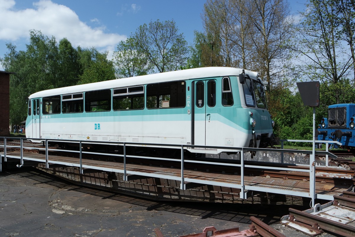  Ferkeltaxi  772 367 auf der Drehscheibe im Eisenbahnmuseum Schwarzenberg. Gesehen bei den 23.Eisenbahntagen am 17.05.2015.
