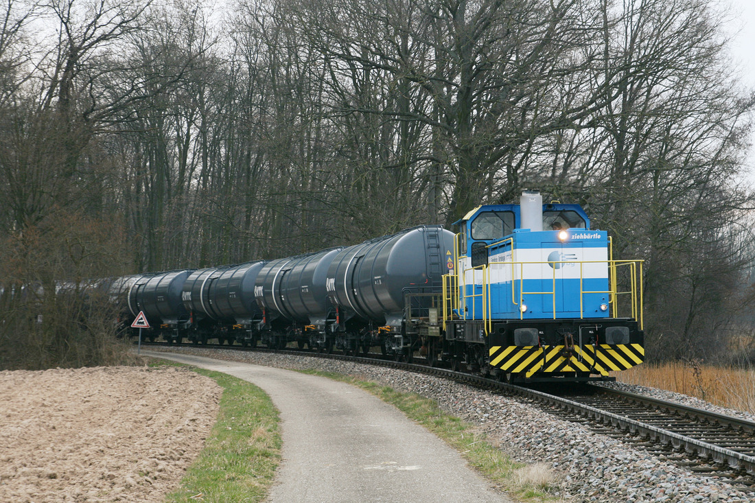 Fernleitungsbetriebsgesellschaft mbH (Tanklager Kehl-Kork); Lok  Ziehbärtle  // Kehl-Kork // 27.03.2013