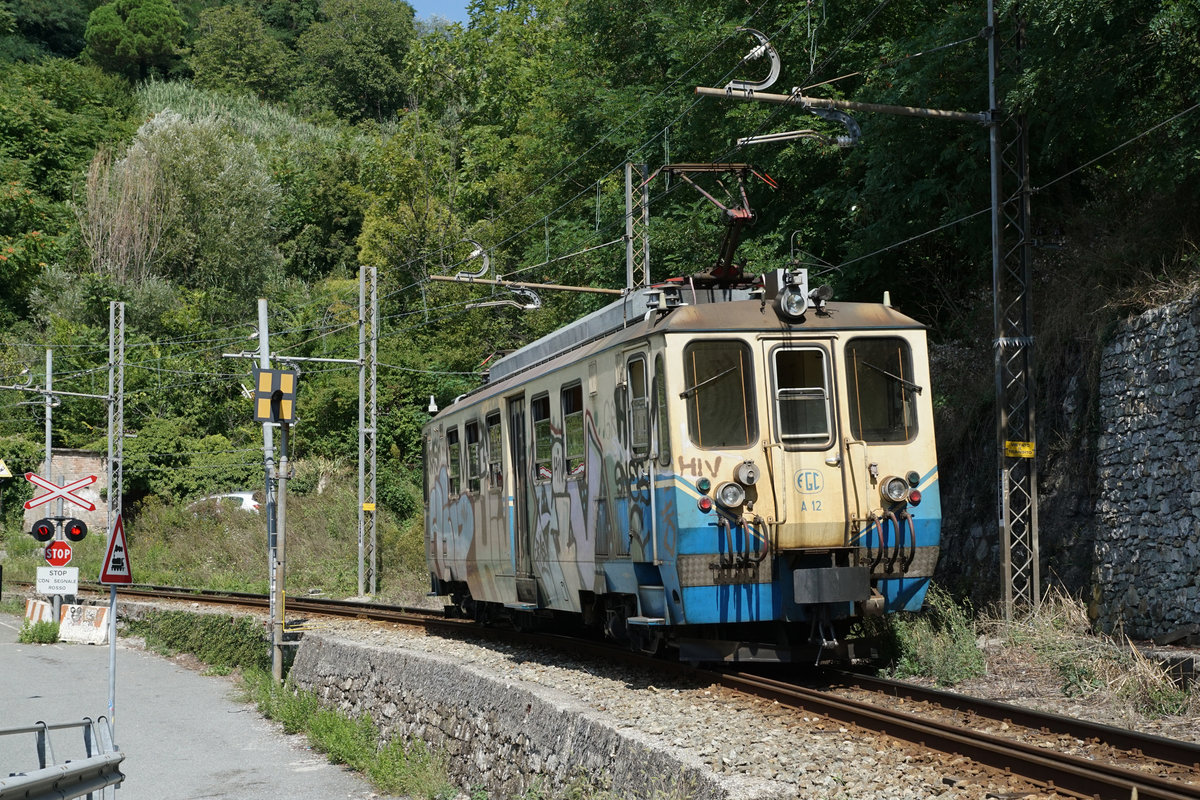 FERROVIA GENOVA CASELLA FGC
NORMALBETRIEB
A 12 mit Zug 14 bei Vicomorasso unterwegs am 5. September 2018.
Foto: Walter Ruetsch