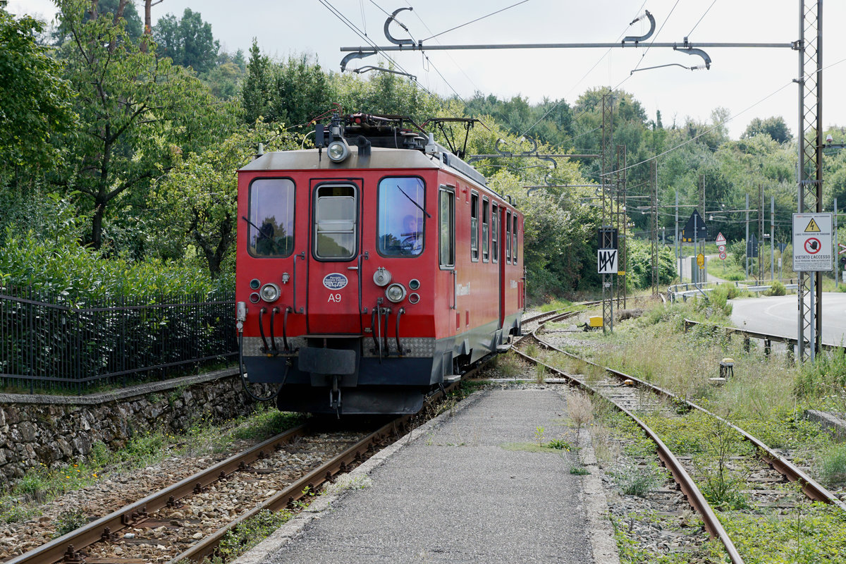 FERROVIA GENOVA CASELLA FGC
NORMALBETRIEB
Triebwagen A 9 als Zug 9 anlässlich der Ankunft bei der Haltestelle Busalletta am 5. September 2018.
Foto: Walter Ruetsch