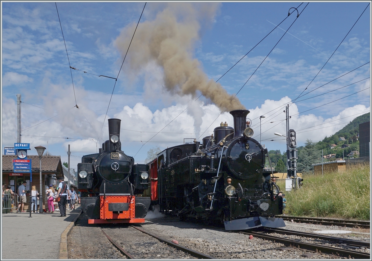  Festival Suisse de la Vapeur 2022 / Schweizer Dampffestival 2022  der Blonay-Chamby Bahn: Nochmals die beiden Dampfloks im Detail: Während die BFD HG 3/4 N° 3 den direkten Zug ab Vevey alleine nach Chaulin zieht, hat die G 2x 2/2 105 einen weiteren Reisezug ab Blonay übernommen. (Farbvariante eines bereits gezeigten S/W Bildes)

6. Juni 2022
