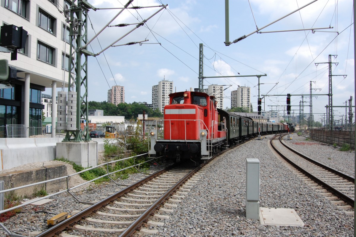 Feuriger Elias mit V 60 am 25. Mai 2015 auf dem Hauptbahnhof in Stuttgart.