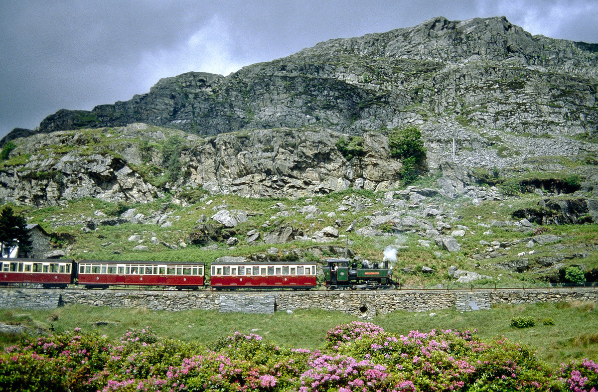 Ffestiniog Steam Railway in Wales. Bild vom Dia. Aufnahme: Juni 1991.