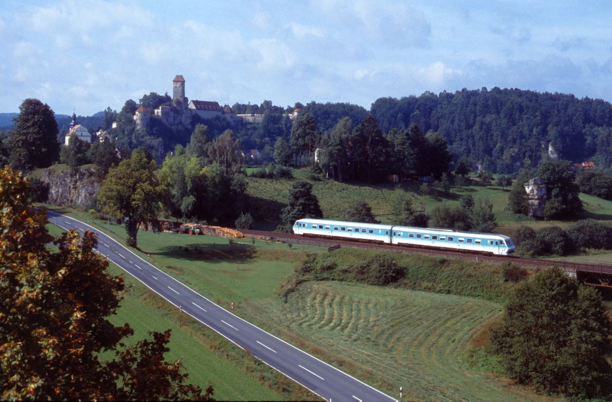  Fiat-Pendolino  der Baureihe 610 am 27.8.1992 vor der Kulisse von Pegnitz.
