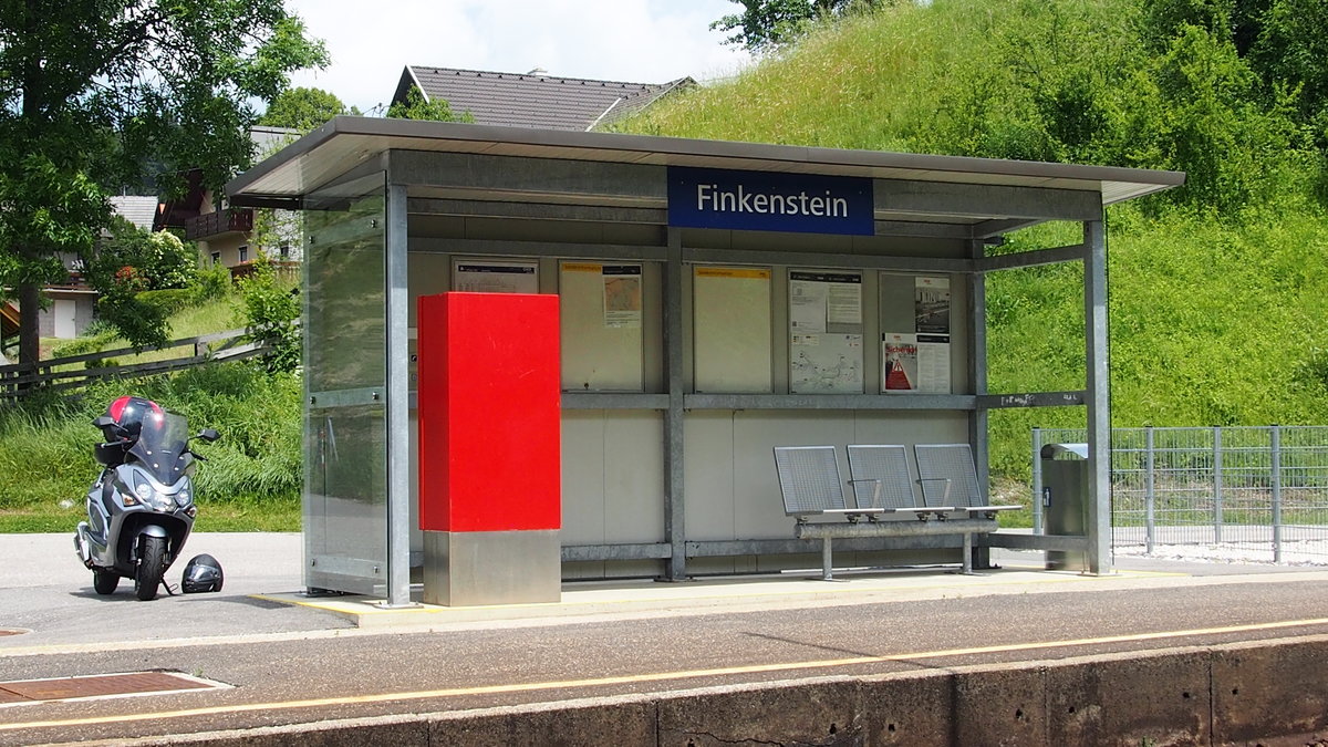 Finkenstein [2016-06-08] - Fahrkartenautomat steht wegen Sonneneinstrahlung verkehrt.