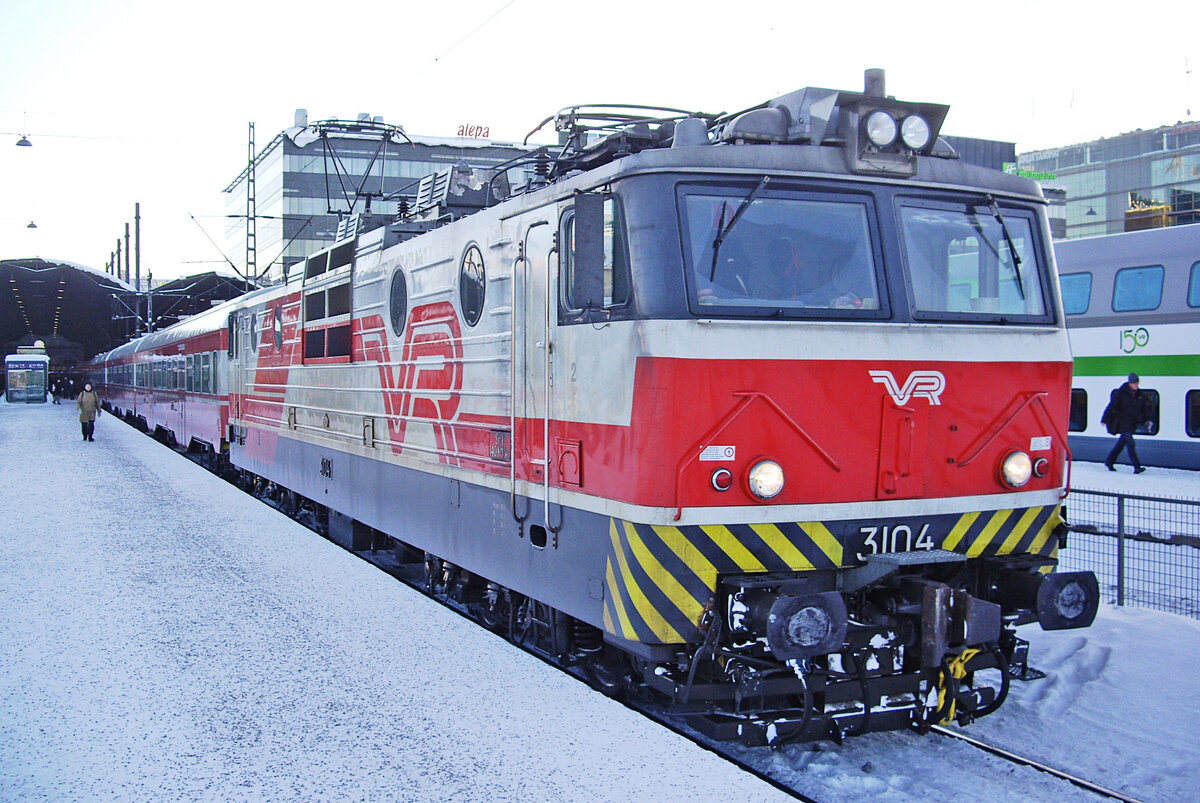 Finnish locomotive Sr1, No. 3104, Helsinki Central Station, 09 Feb 2012.