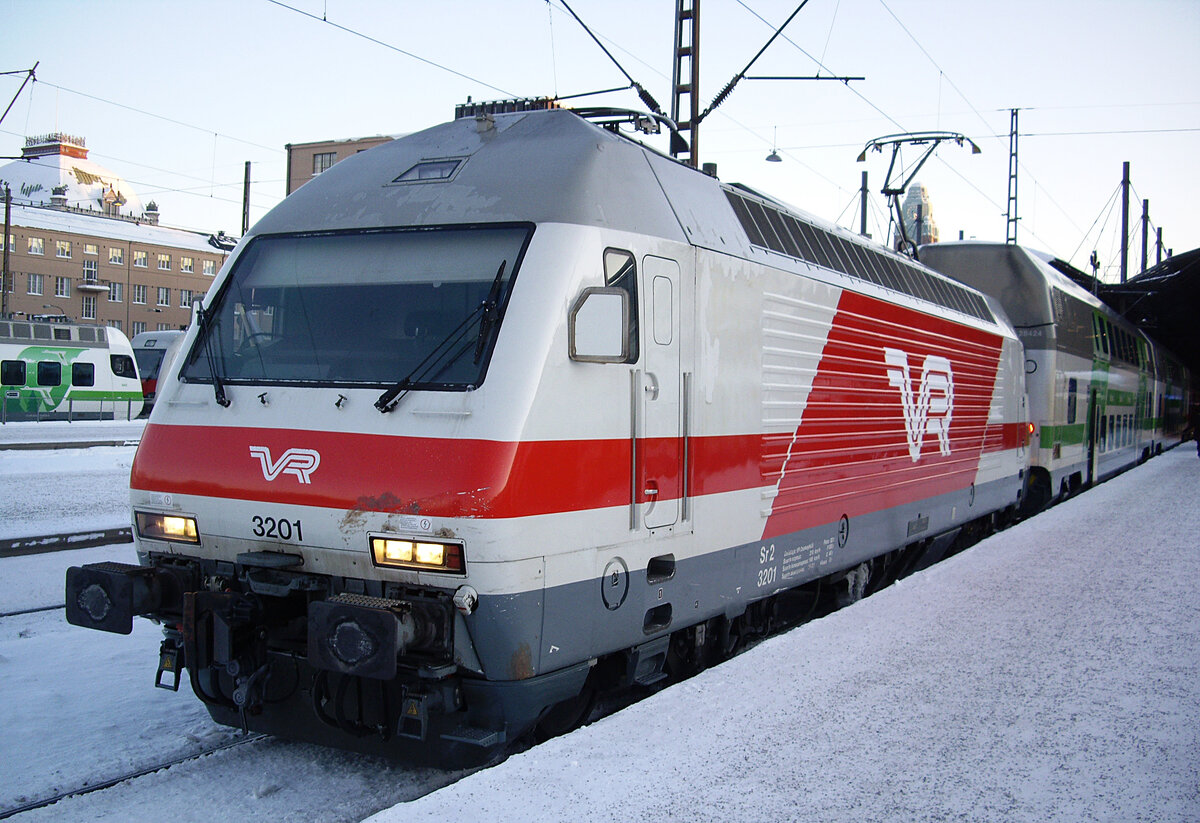 Finnish locomotive VR Sr2, No. 3201, Helsinki Central Station, 09 Feb 2012.