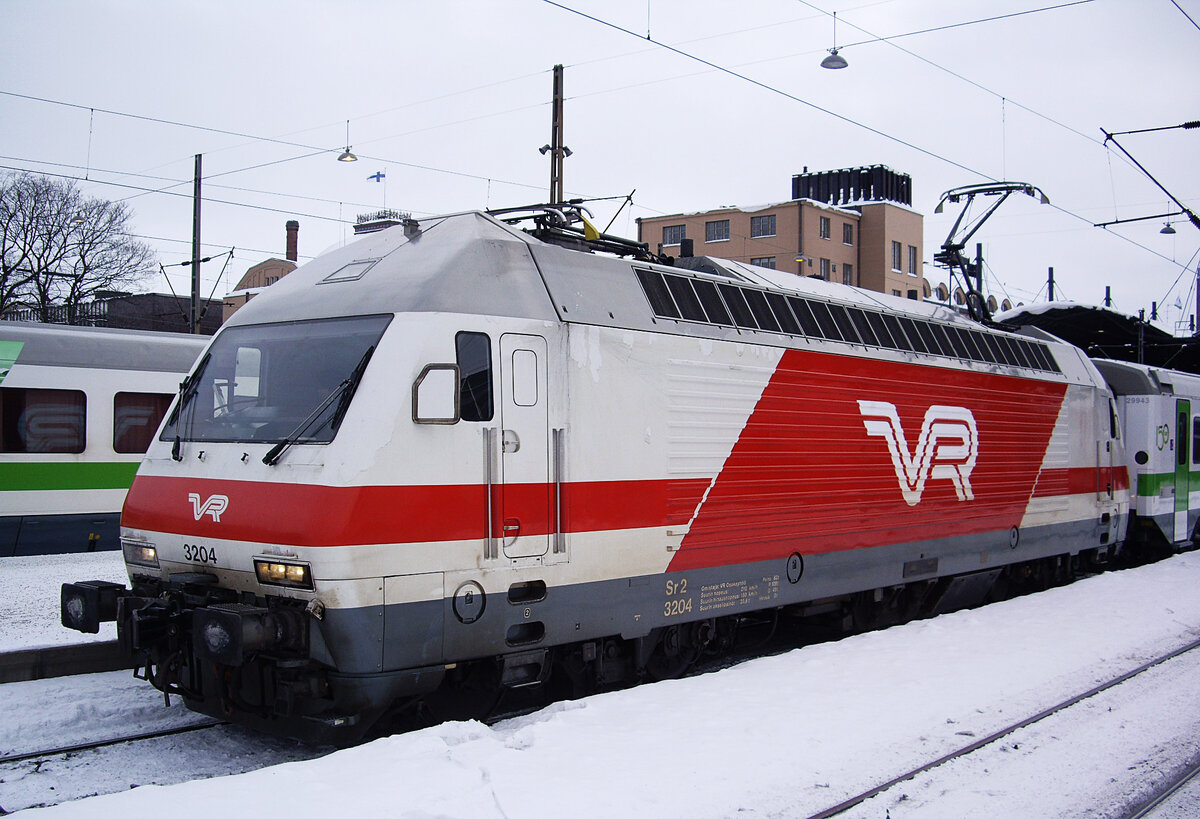 Finnish locomotive VR Sr2, No. 3204, Helsinki Central Station, 11 Feb 2012.