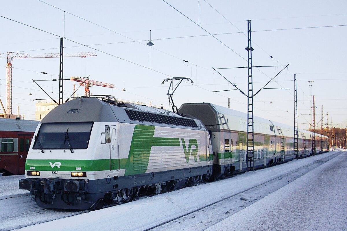 Finnish locomotive VR Sr2, No. 3234, Helsinki Central Station, 09 Feb 2012.